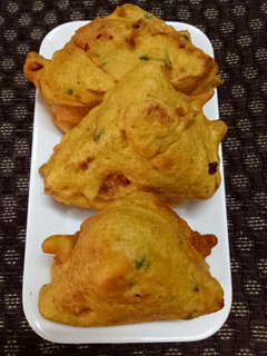A picture of Bread pakoda.