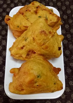 A picture of Bread pakoda.