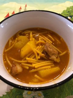 Una foto de Fideos con patatas