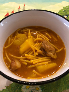 Una foto de Fideos con patatas