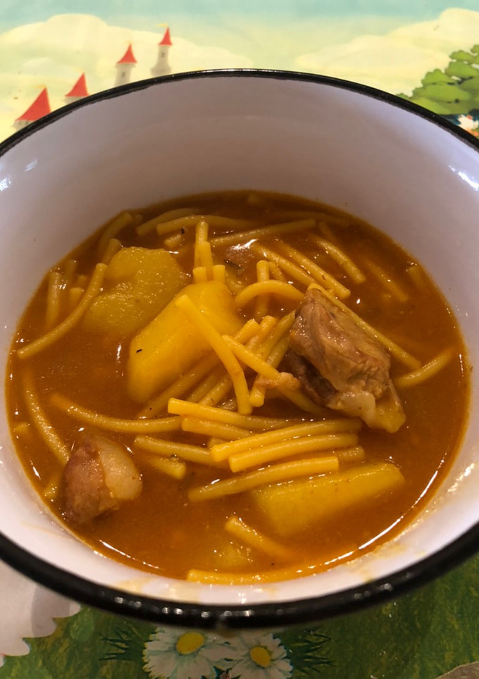 Una foto de Fideos con patatas