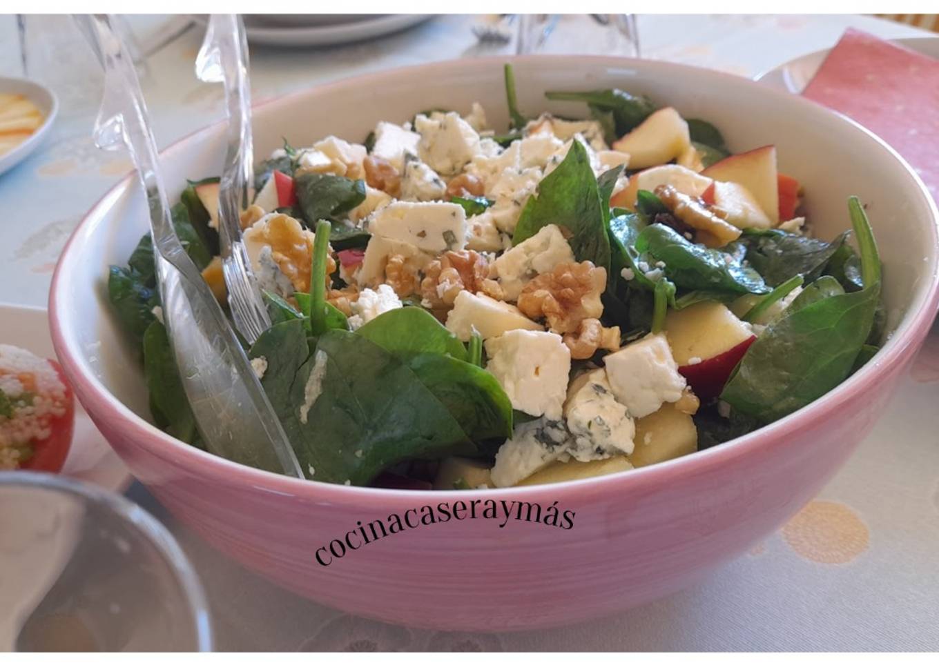 Ensalada de espinacas y manzana roja