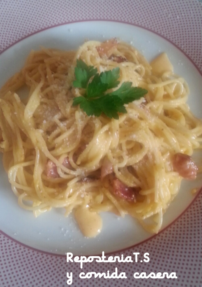 Una foto de Espaguetis a la carbonara sin nata