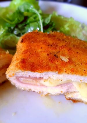 A picture of Chicken Cordon Bleu.
