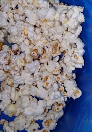 Una foto de Pochoclos (palomitas) en micro con caramelo super rico