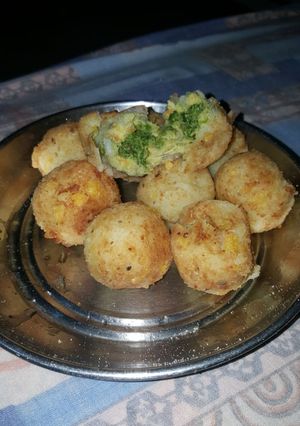 A picture of Chicken Chutney Bomb.