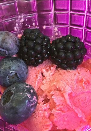 Una foto de Helado de frambuesa al momento
