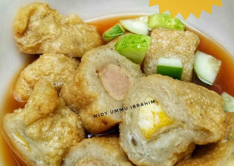 Pempek ikan mas(isi sosis dan telur)