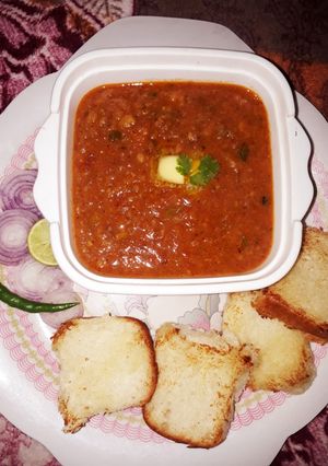 पाव भाजी(pav bhaji recipe in hindi) रेसिपी मुख्य फोटो