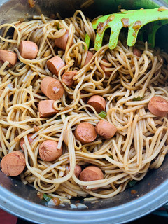 Una foto de Tallarines con salsa de soya