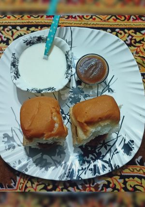 A picture of Vada pav.