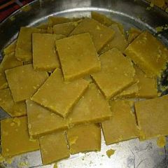 A picture of Besan burfi.