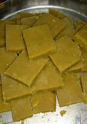 A picture of Besan burfi.