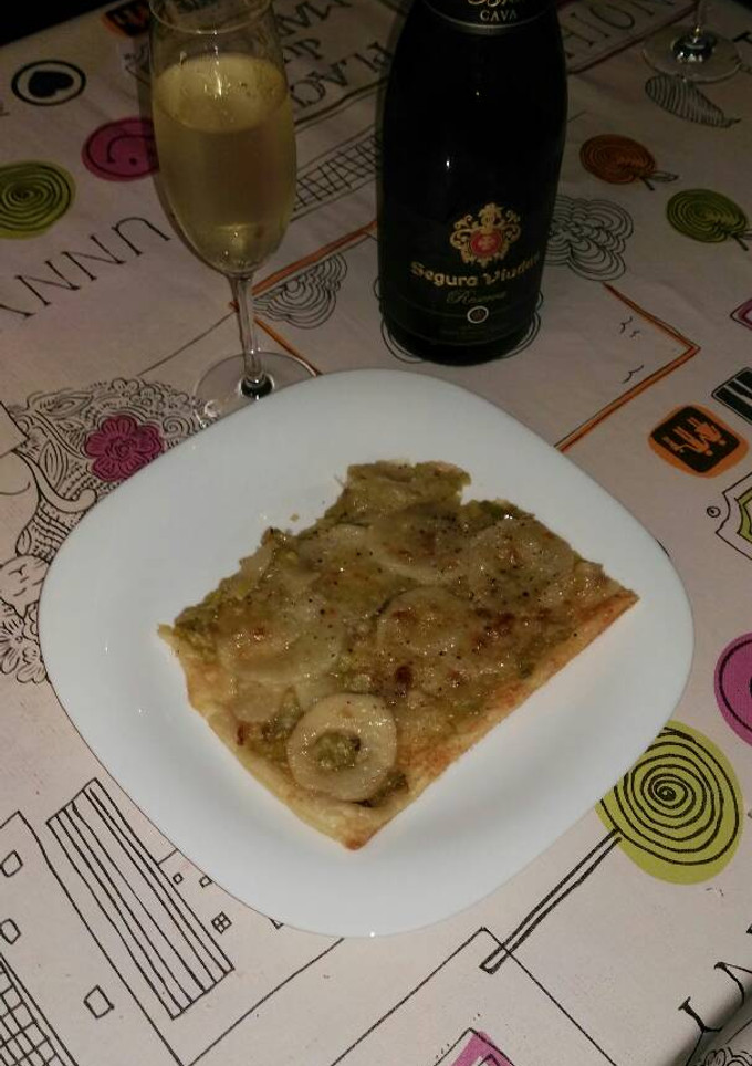 Una foto de Hojaldre con puerros, pera y queso