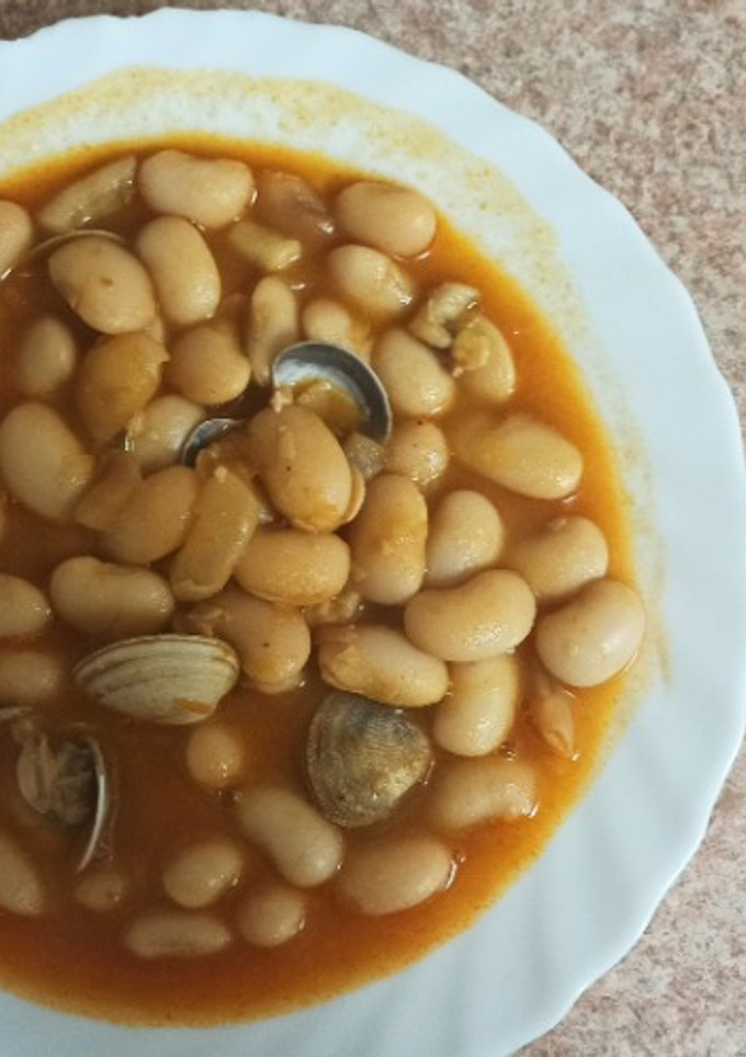 Una foto de Judiones con almejas y calamares