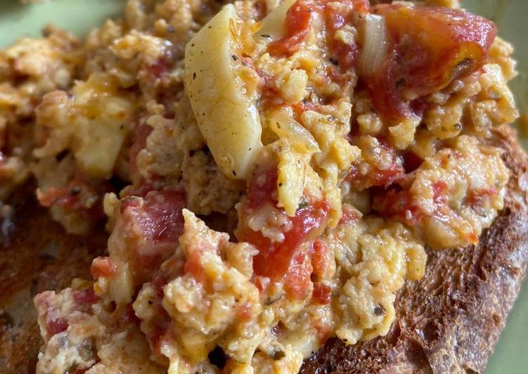 Recipe of Favorite Cheesy Tomato Scrambled Eggs