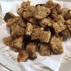 A picture of Garlic Sourdough Soup Croutons.