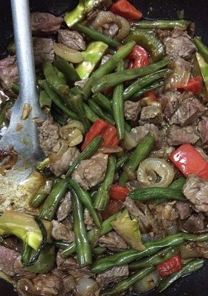 Hình của món Bò xào ngủ sắc 🥩🥦🍅🥗.