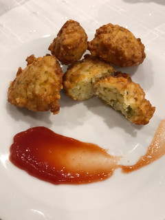 Una foto de Croquetas de arroz fritas