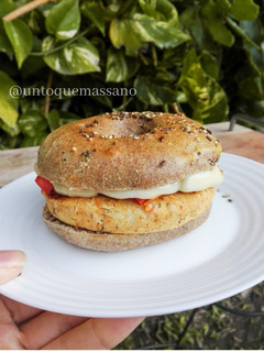 Una foto de Hamburguesa de garbanzo (@untoquemassano)