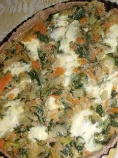 Una foto de Tarta de verduras y atún con masa de harina integral!!!