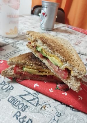 Una foto de Avocado Toast Sándwich
