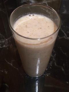 Una foto de Batido de plátano y almendras tostadas