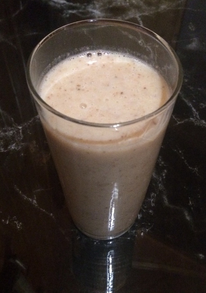 Una foto de Batido de plátano y almendras tostadas