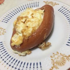A picture of Hotdog with egg fillings.