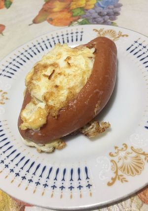 A picture of Hotdog with egg fillings.