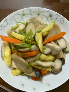 杏鮑菇炒玉米筍(素) 的食譜成品照片