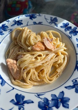 Una foto de Tallarines con salmón en salsa de limón