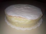 Una foto de cheesecake japonesa