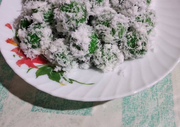 Klepon isi gula merah