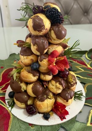 Foto de Torre de profiteroles com chocolate