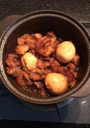 Hình của món Thịt kho trứng (sa tế).