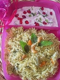 காய்கறி மல்லி புதினா புலாவ் (Kaaikari Malli pudina Pulav Recipe in tamil) செய்முறை முக்கிய புகைப்படம்