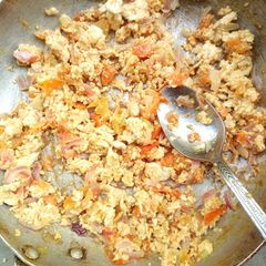 A picture of Eggs souce.