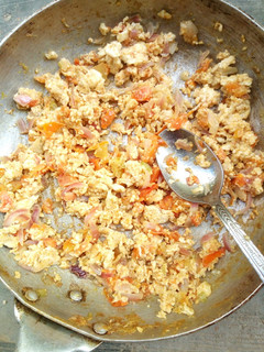 A picture of Eggs souce.