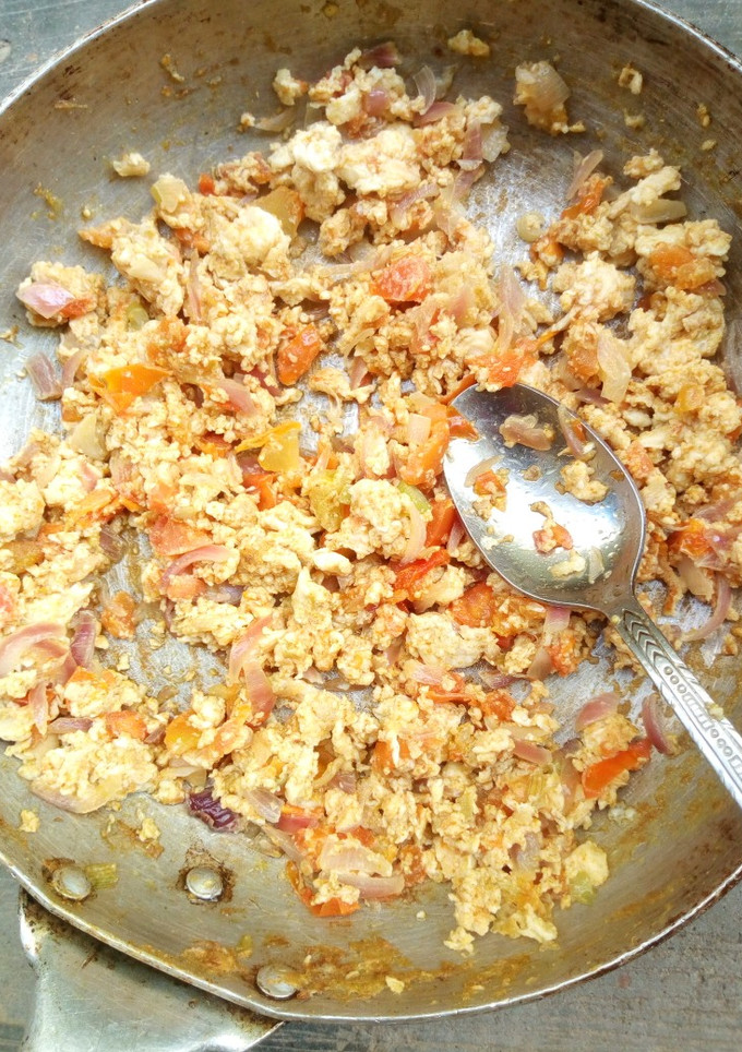 A picture of Eggs souce.
