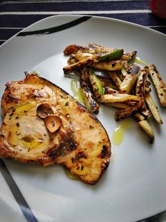 Una foto de Pez espada a las hierbas