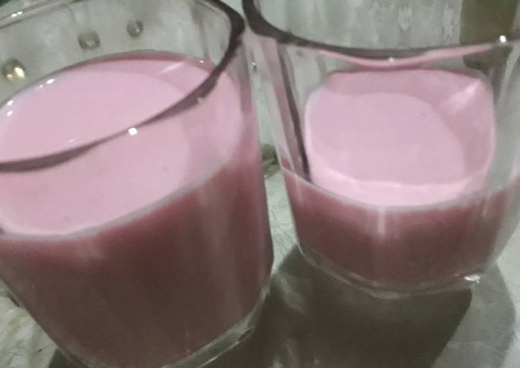 How to Make Any-night-of-the-week Strawberry shake