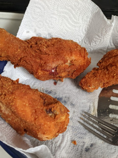Una foto de Patas de pollo frito tipo kfc