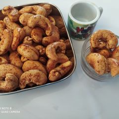 A picture of Spicy cashew nuts.