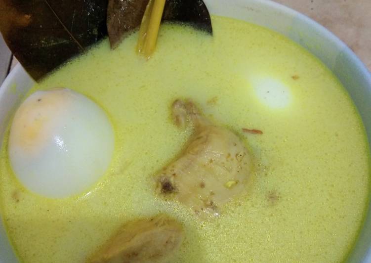Langkah Mudah untuk Menyiapkan Opor ayam+telur kampung resep ibu, Menggugah Selera