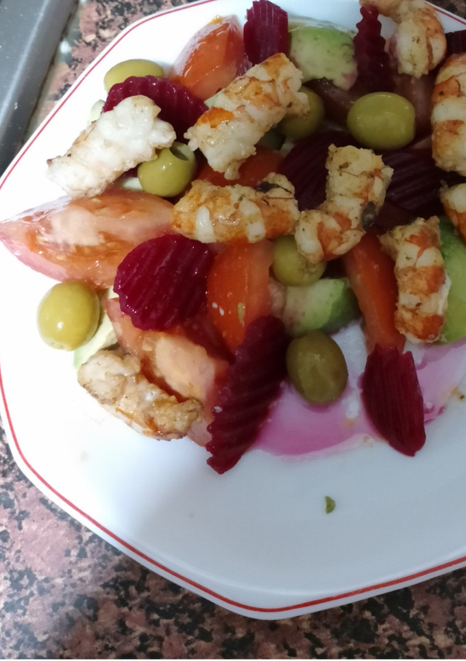 Una foto de Ensalada de gambones y remolacha