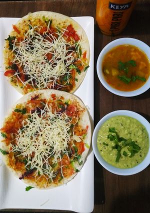 વેજીટેબલ ચીઝ ઉત્તપમ(Vegetable Cheese Uttapam Recipe In Gujarati) રેસીપી મુખ્ય ફોટો