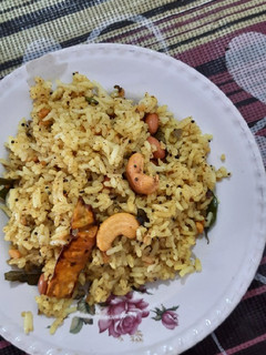 લેમન રાઈસ (Lemon Rice Recipe In Gujarati) રેસીપી મુખ્ય ફોટો