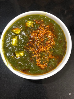 ગાર્લીક પાલક પનીર (Garlic Palak Paneer Recipe In Gujarati) રેસીપી મુખ્ય ફોટો