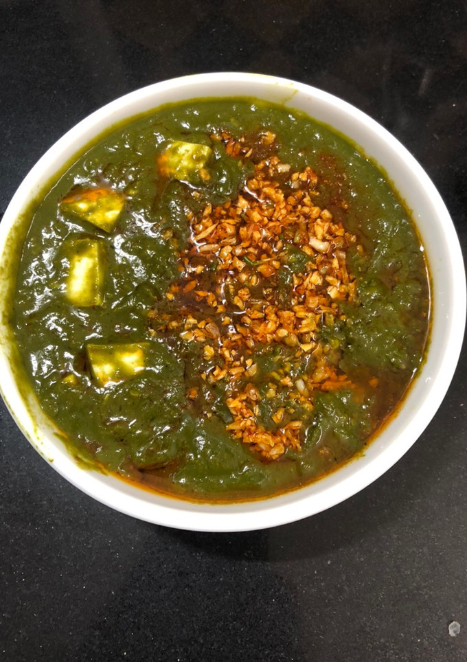 ગાર્લીક પાલક પનીર (Garlic Palak Paneer Recipe In Gujarati) રેસીપી મુખ્ય ફોટો